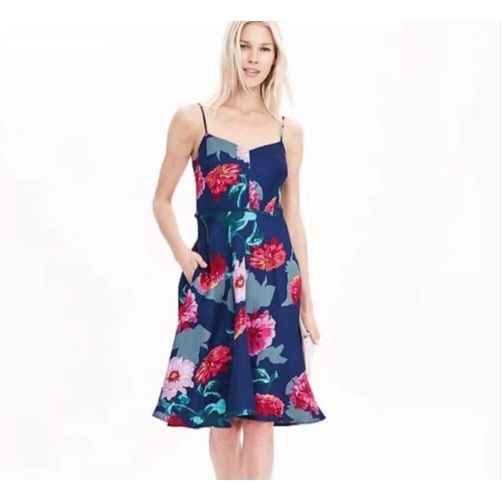 Banana Republic Floral Strappy Dress fit-and-flare style princess neckline Sz 6